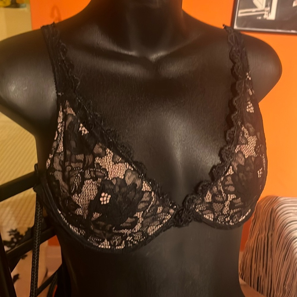 NWT Victorias Secret VERY SEXY Lace Bra 36B